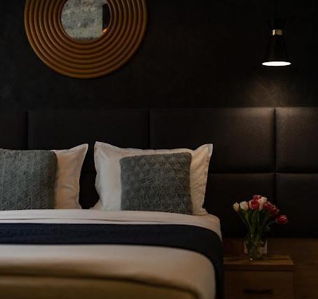 Pavillion 78 Hotel Bacău Eksteriør bilde