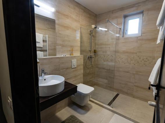 Pavillion 78 Hotel Bacău Eksteriør bilde